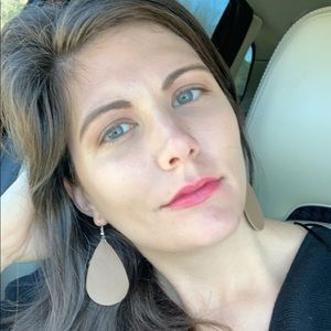 Meet your Posher, Laurie